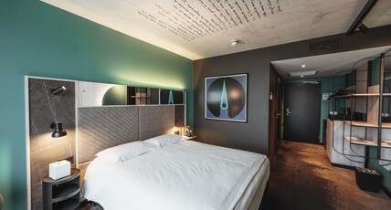 Mercure Hotel Del Room Type - Classic Room with a queen-size bed