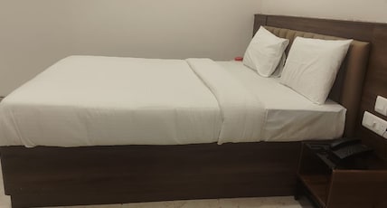 The Royal Retreat Room Type - Deluxe Double Bed Room The Royal Retreat Room Type - Deluxe Double Bed Room