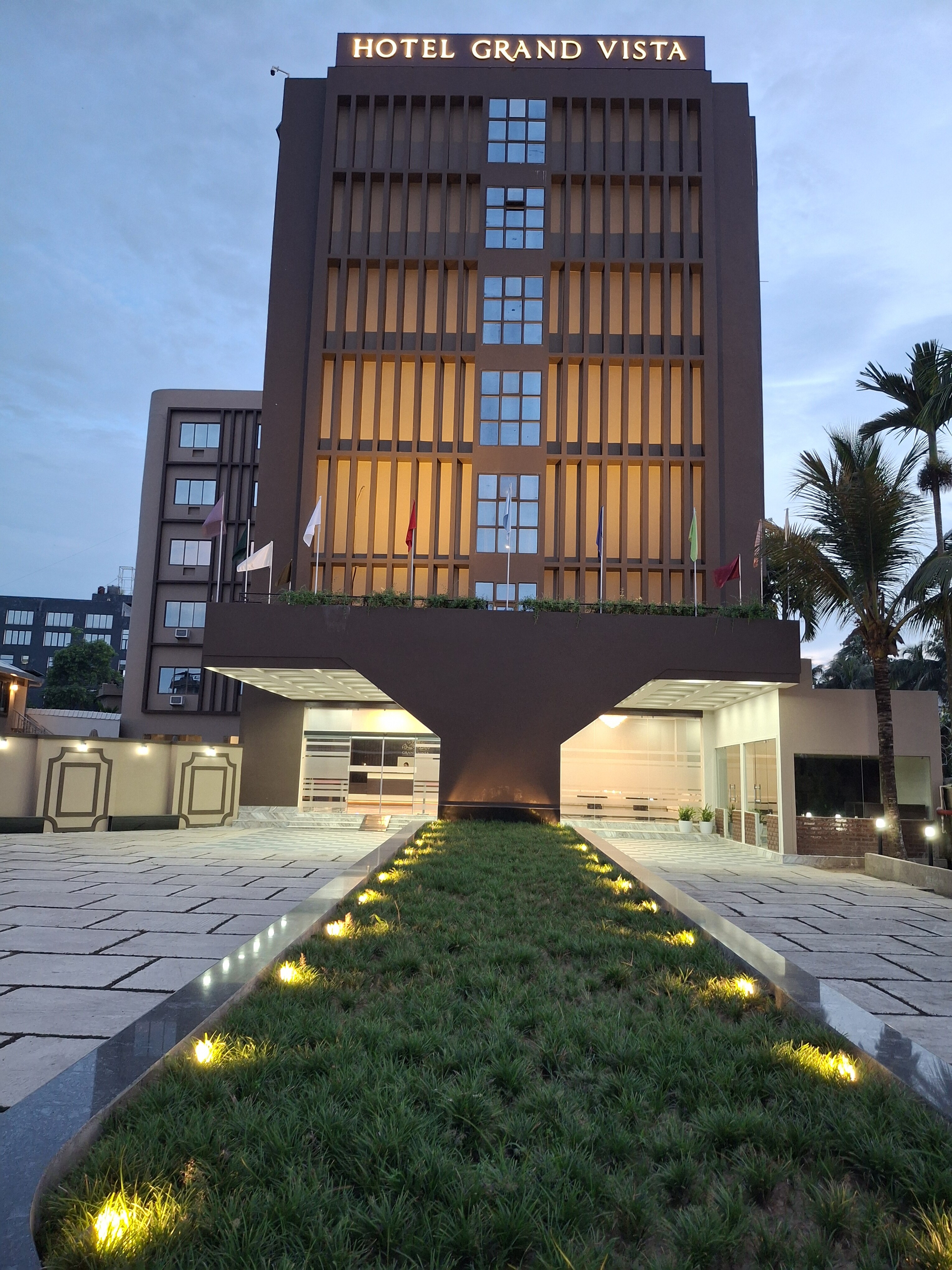 Hotel Grand Vista - Tap to explore photos