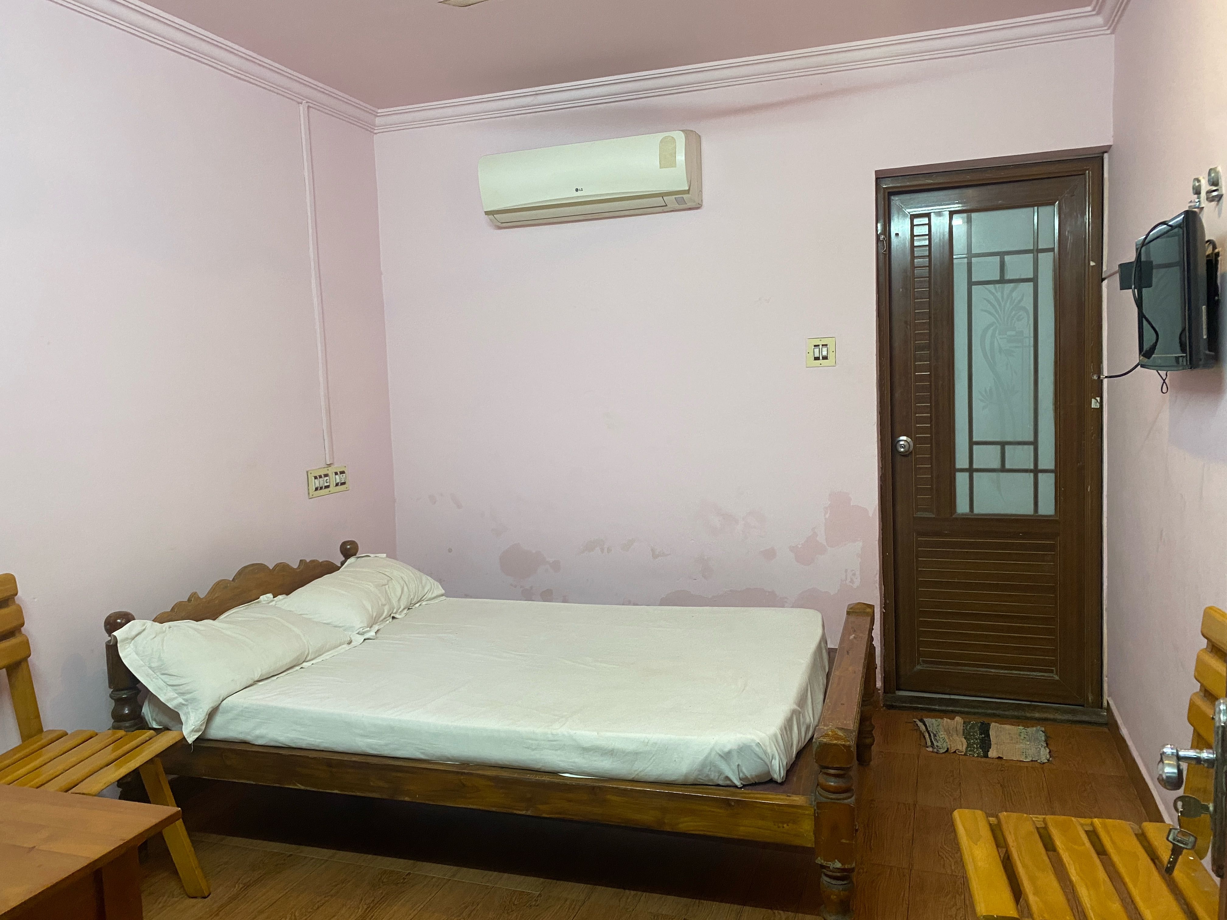 OYO 819187 Hotel Mali Residency - Tap to explore photos
