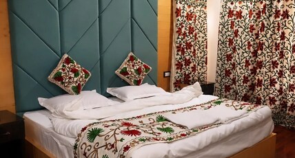 Hotel Gulsar pahalgam Room Type - Bedroom 3
