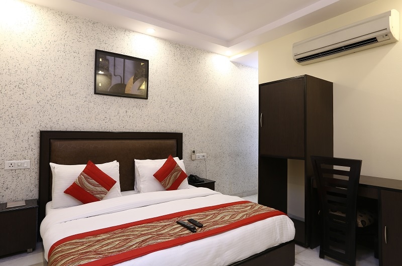 Hotel Kingston Park - Karol Bagh - Tap to explore photos