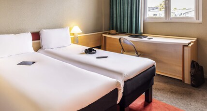 ibis Tarbes Odos Room Type - Room with twin beds equipped with the new bedding ibis Tarbes Odos Room Type - Room with twin beds equipped with the new bedding
