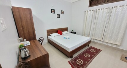 Heem's Homestay | Rooms & Kitchen |10min from GNRC 6th Mile Room Type - Cozy Room With Shared Kitchen