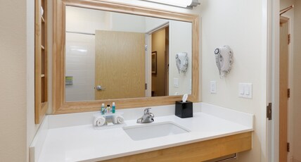 Holiday Inn Express & Suites SAN ANTONIO Room Type - 1 King Suite Communication Accessible Sofa Bed