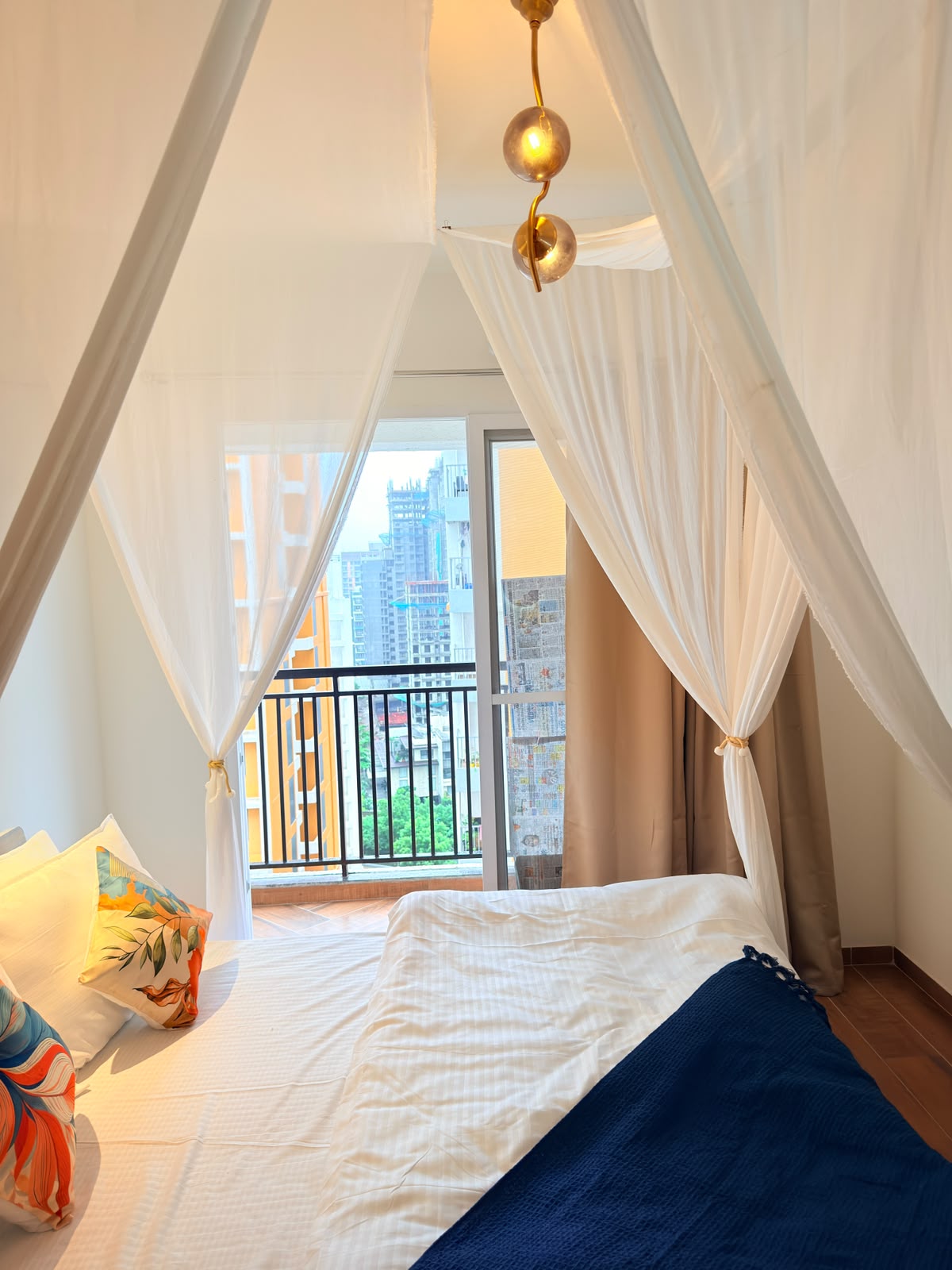 Luxury 3bhk with jacuzzi in K town - Tap to explore photos