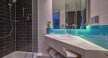 Holiday Inn Express DORTMUND Room Type - 1 Queen Bed Standard
