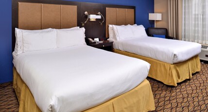 Holiday Inn Express HUNT VALLEY Room Type - 2 Double Beds Stndrd Comm Accessible Tub