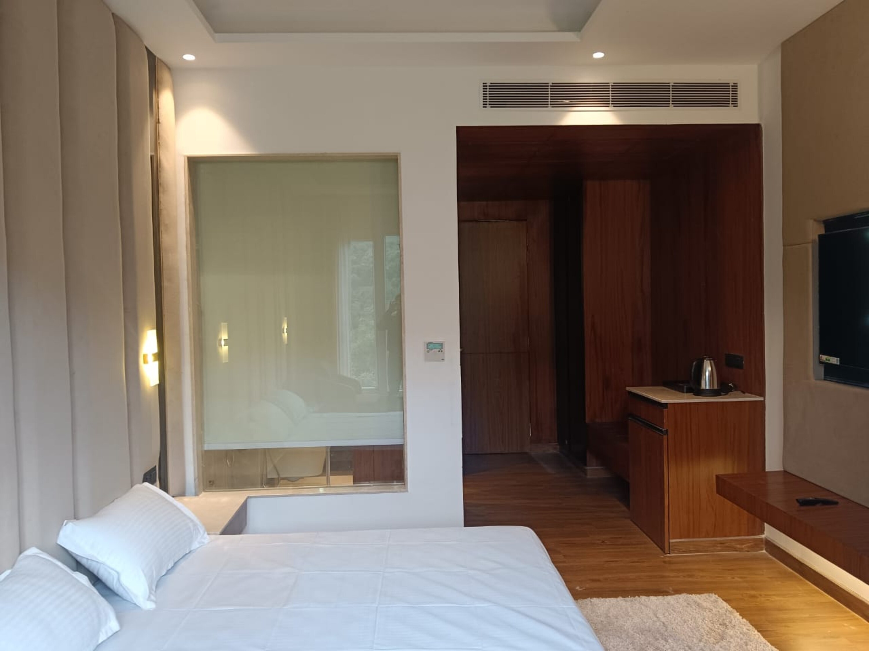 Hotel Maharaja Crest - Tap to explore photos