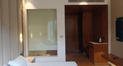 Hotel Maharaja Crest Room Type - Super Dulexe Room With Mountain View