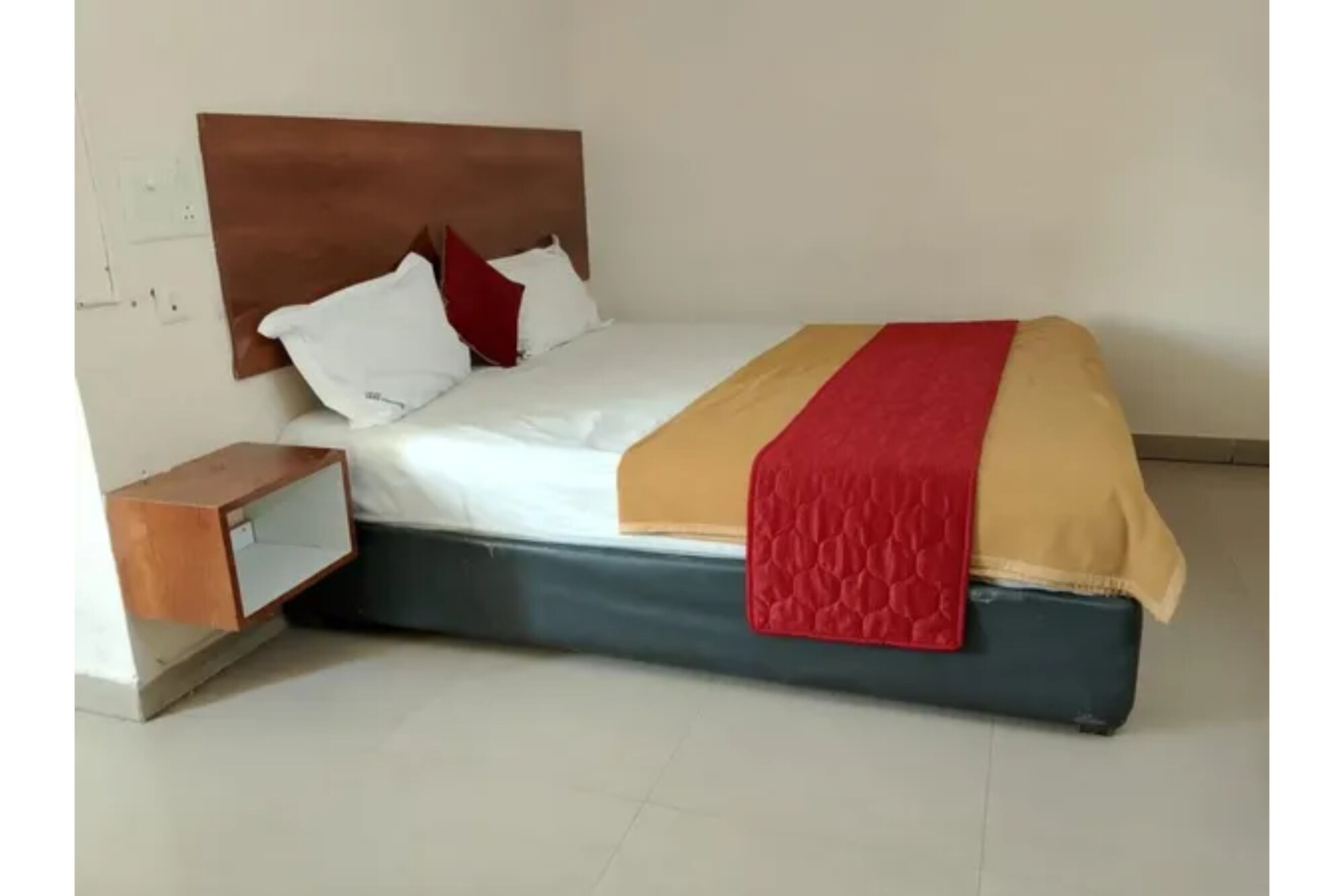 FabHotel Sashi Paradise - Tap to explore photos