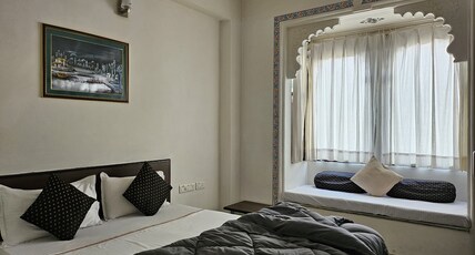 Madpackers Udaipur | Lake View Rooms & Dorms Room Type - Superior King Room Ensuite with Lake View