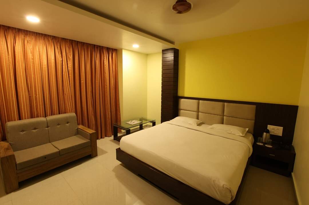 Hotel Rumani - Tap to explore photos