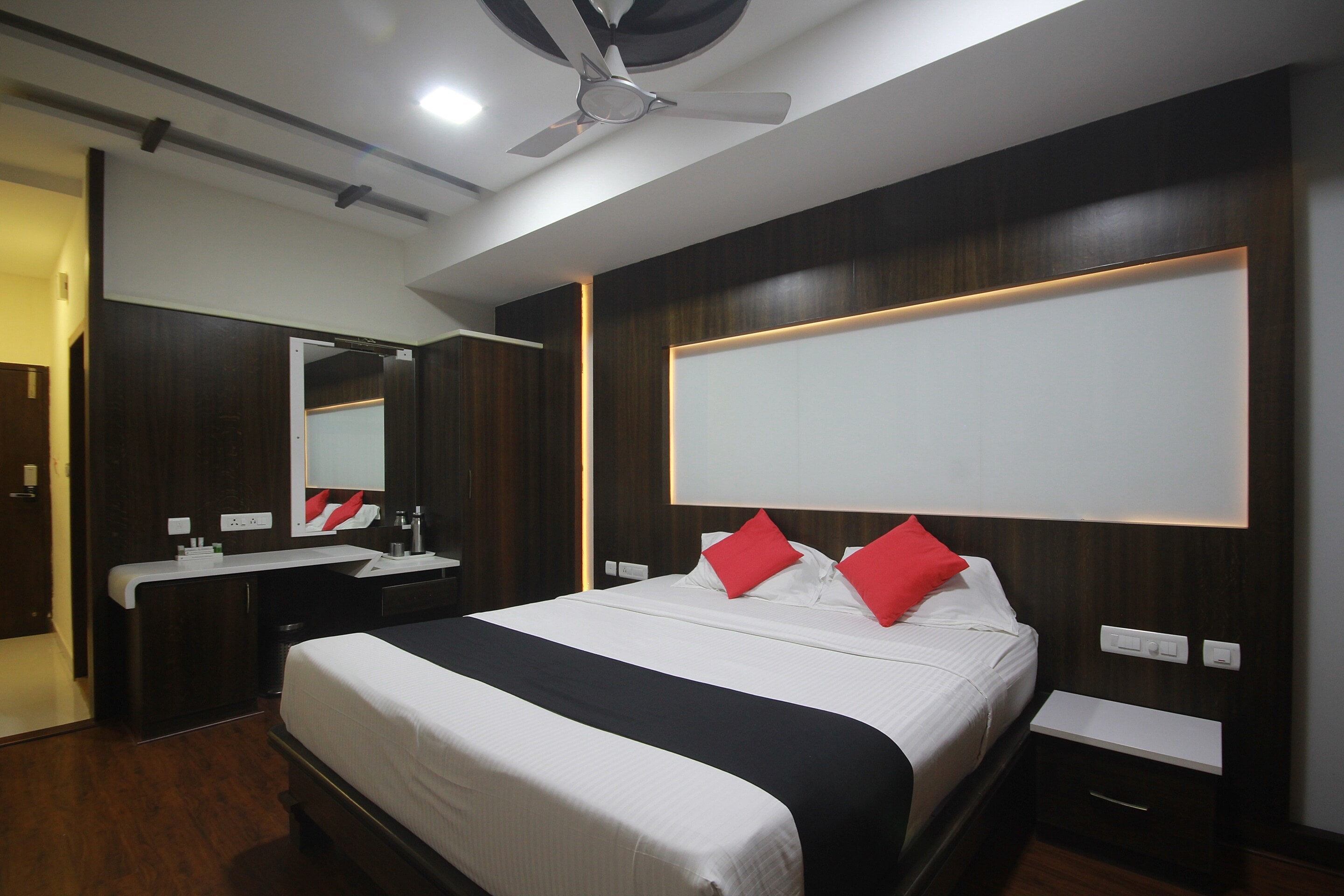 Midland Residency ( Near to Perur Temple ) - Tap to explore photos