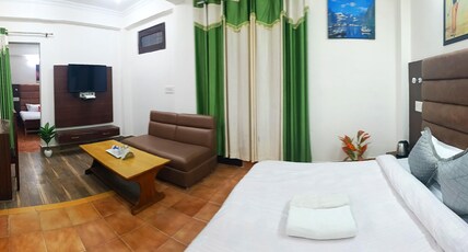Pause Dwelling Palace Room Type - Family Room