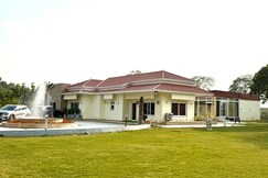 4 bedroom Farmhouse with pool
