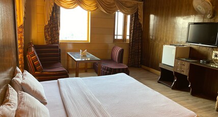 Hotel Shamyana - Dal View Room Type - Lake View Room (Hot + Cold AC)