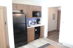Holiday Inn Express & Suites EAU CLAIRE WEST I-94