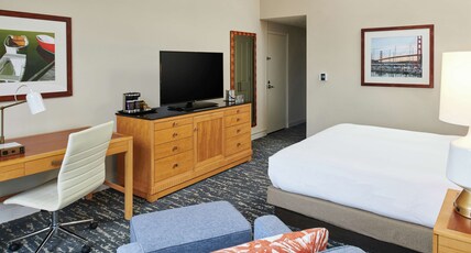 DoubleTree by Hilton Hotel Berkeley Marina Room Type - 1KING BALCONY COURTYARD VW