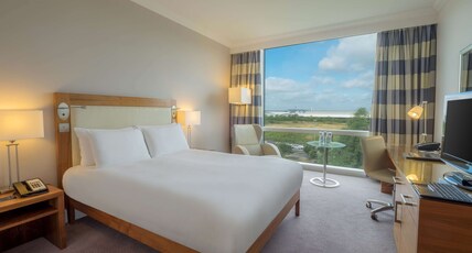 Hilton Reading Hotel Room Type - QUEEN DELUXE ROOM