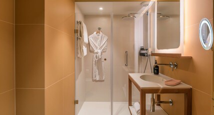 Canopy by Hilton Cannes Room Type - KNG PRMIUM RM W PARTIAL VW