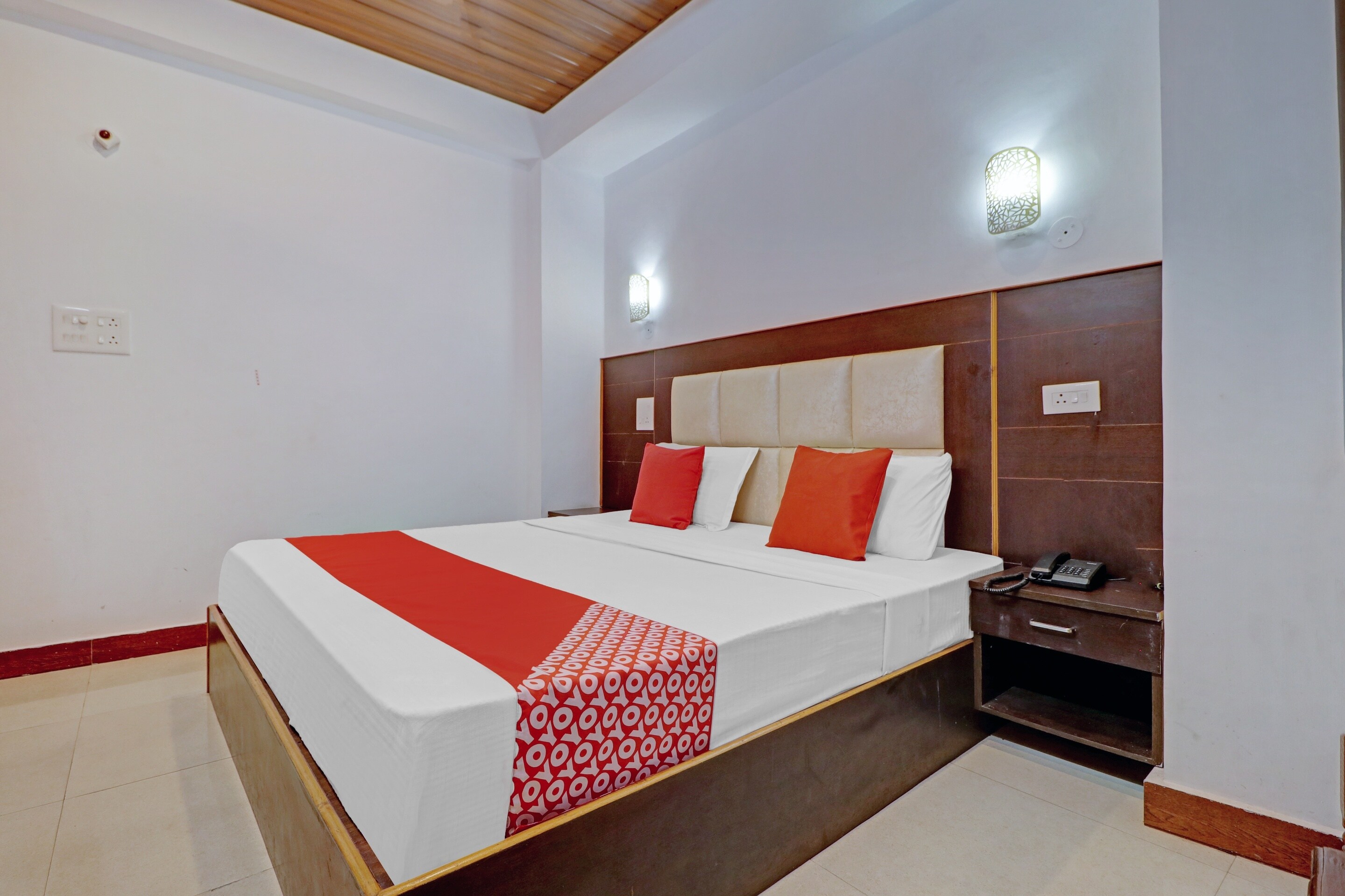 Hotel O Cozy Home Stay - Tap to explore photos