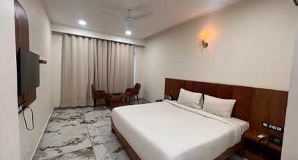 Tej Hotel & Restaurant Room Type - Executive Room