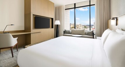 Hotel Santiago, Curio Collection by Hilton Room Type - 1 KING ACC W RI SHWR