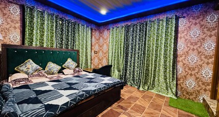 Gudoo Paying Guest House Room Type - Double Bed Room