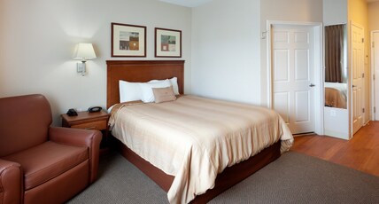 Candlewood Suites CORPUS CHRISTI-SPID Room Type - 1 Queen Bed Mobil Access Roll Shower