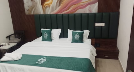 HOTEL H PLUS Room Type - Deluxe Room