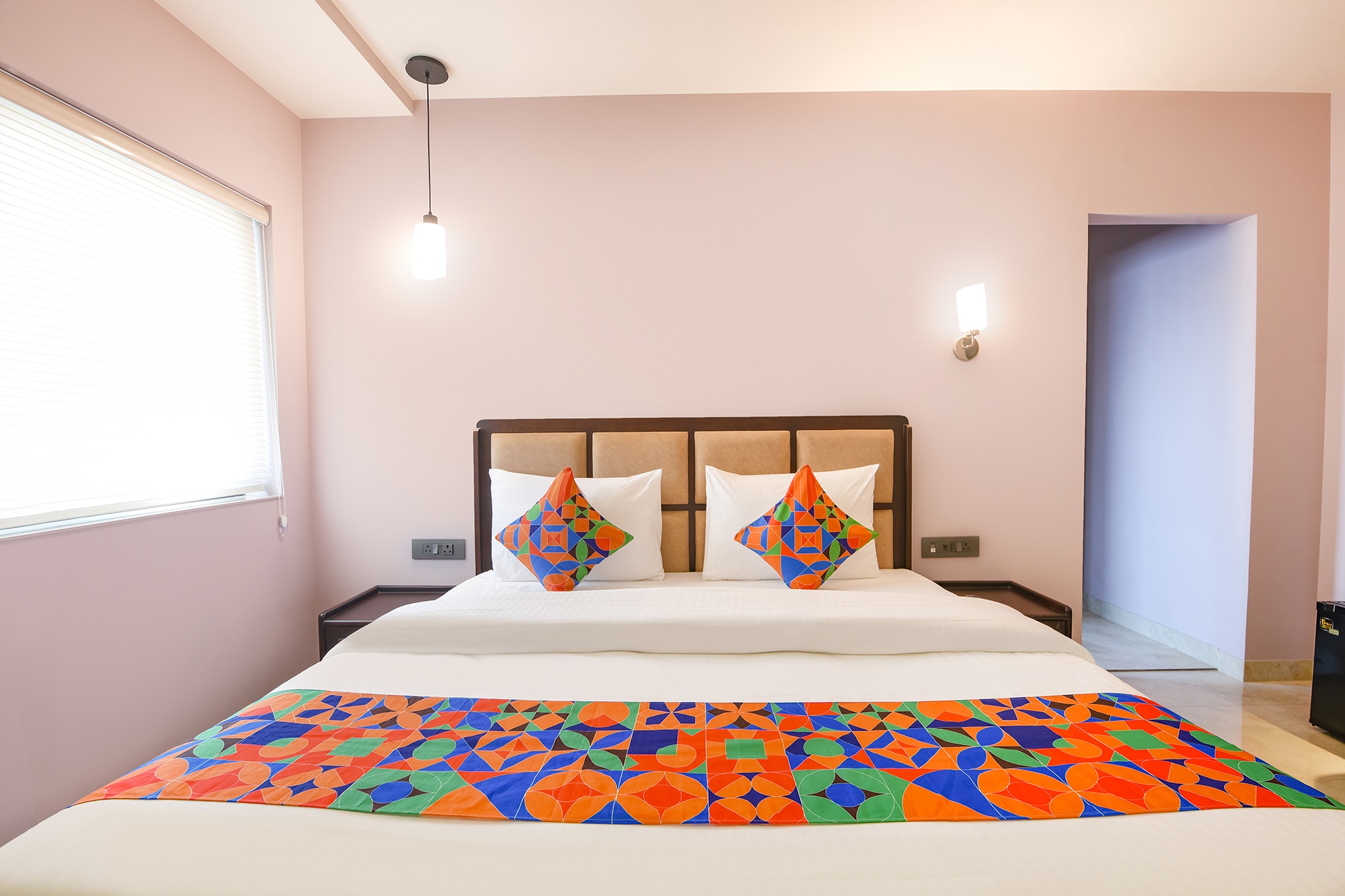 FabHotel The White Cliff Inn - Near Max Hospital Saket - Tap to explore photos