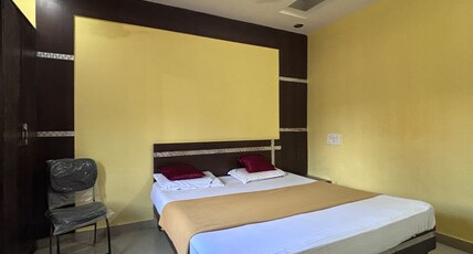 Tourist Home Chinmayi Room Type - Deluxe Double AC