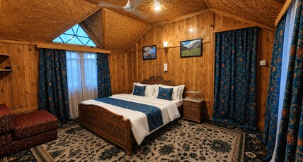 Houseboat Young Life Room Type - LUXURY ROOM WITH AC