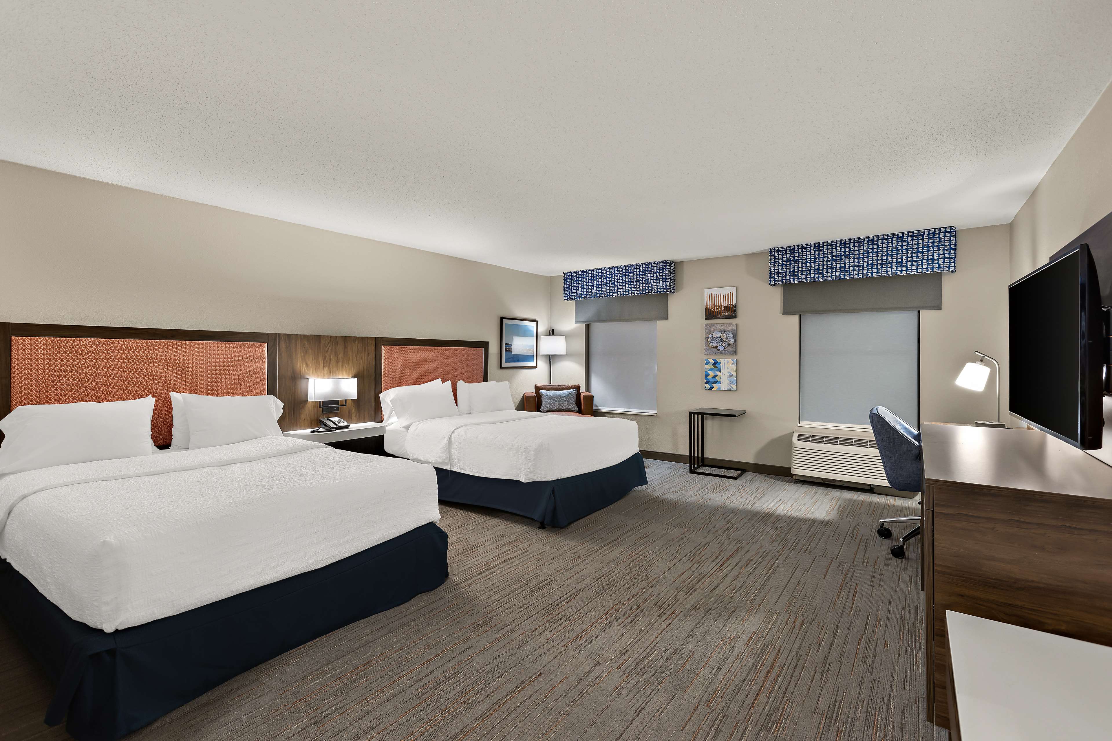 Hampton Inn and Suites Petoskey - Tap to explore photos