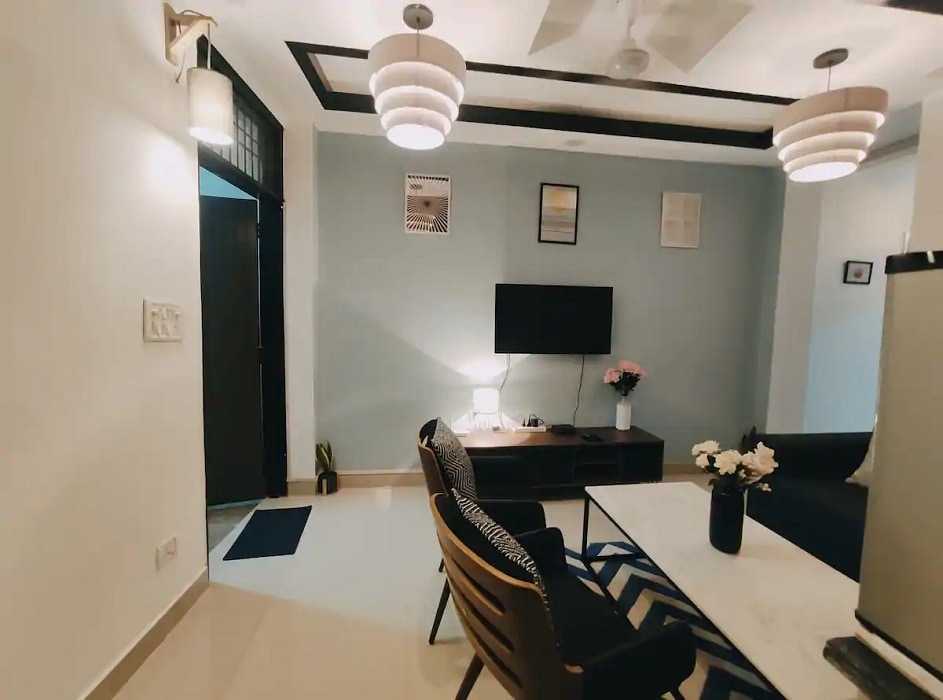 Sundae Airport Metro Dwarka 2 BHK - Tap to explore photos