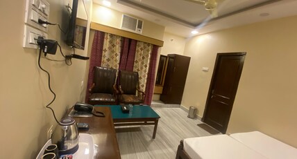 Hotel Shalimar Room Type - Super Deluxe Room