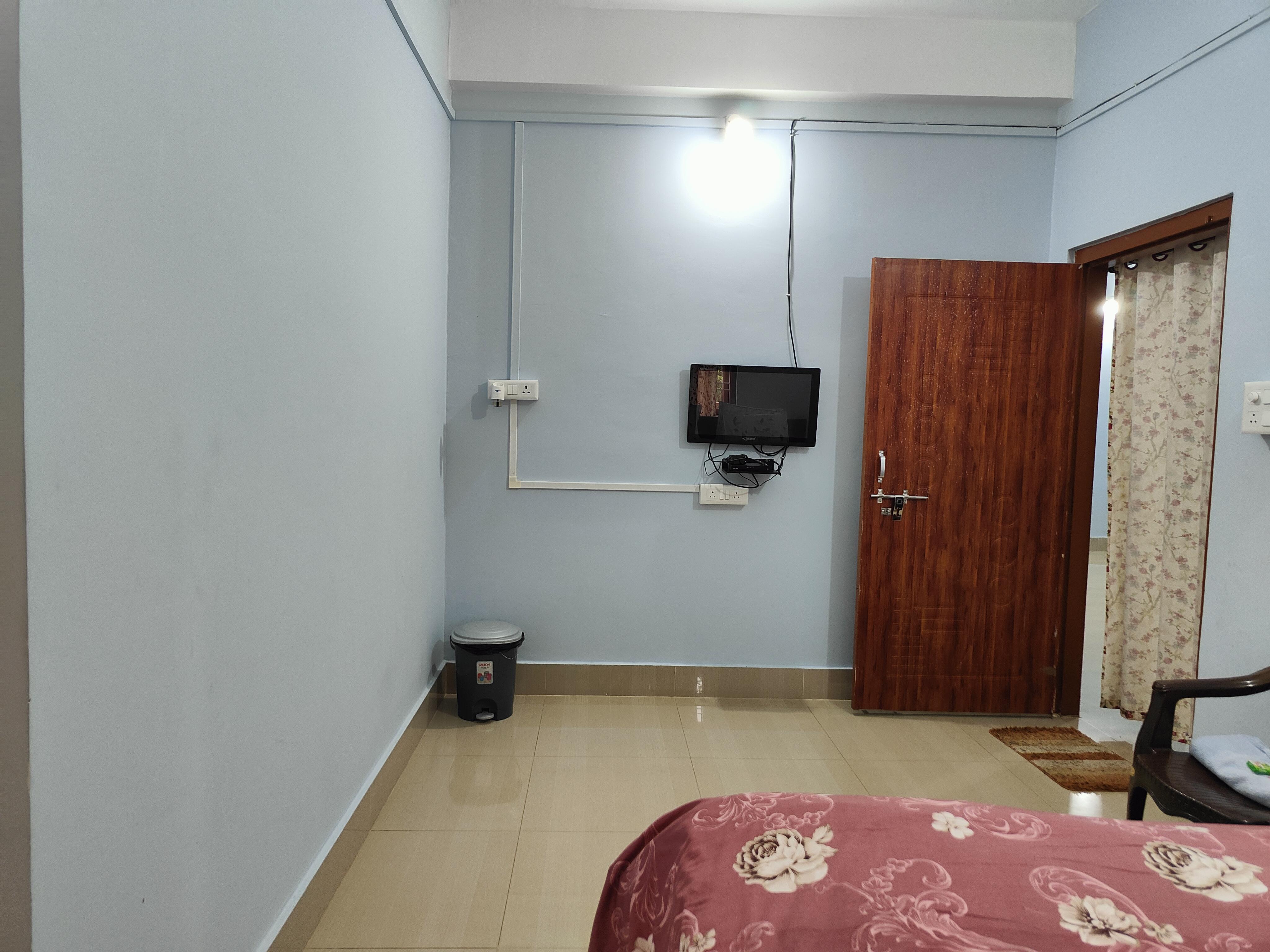M/S JC GUEST HOUSE - Tap to explore photos