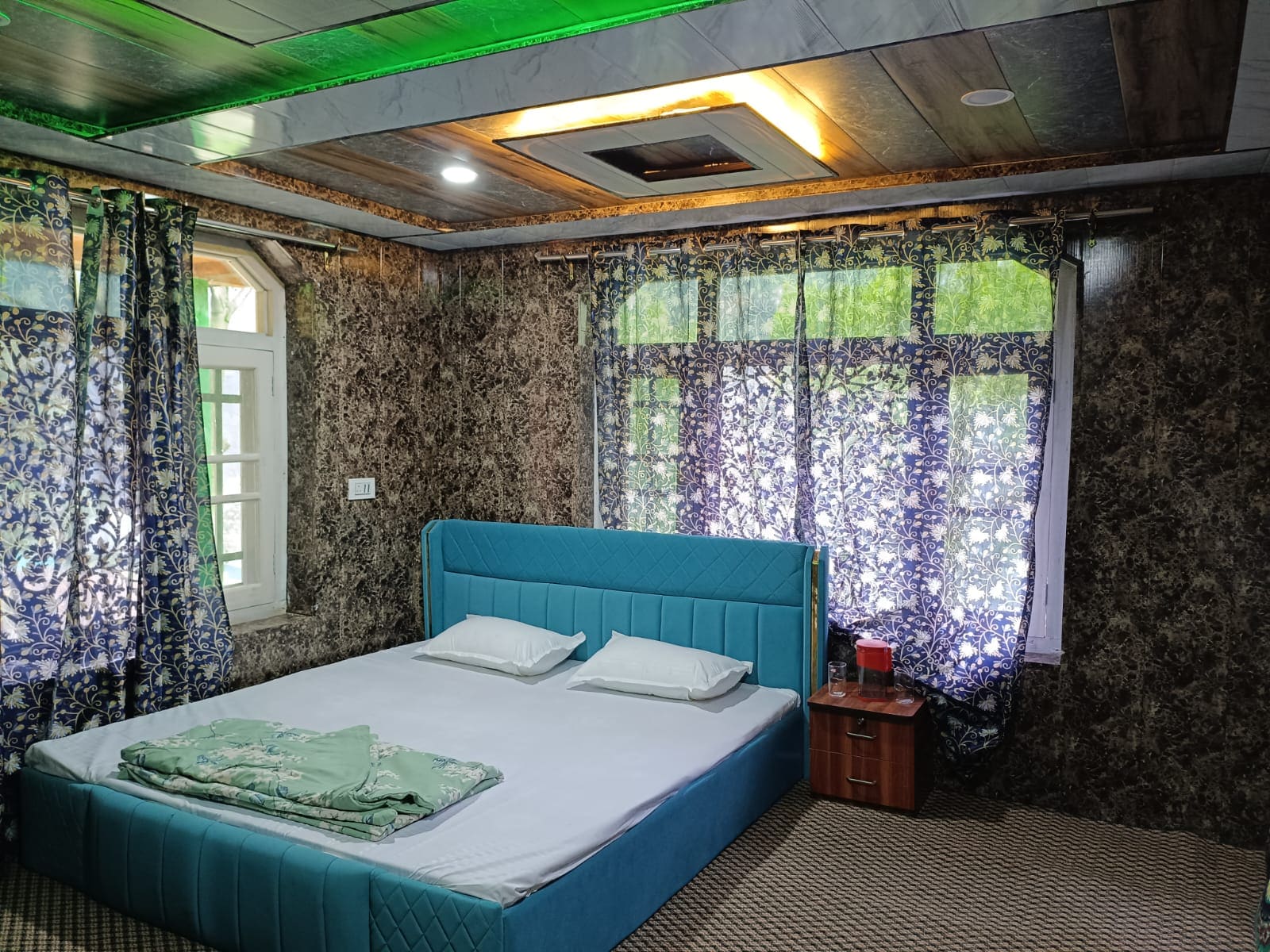 Keran Paris Home Stay - Tap to explore photos