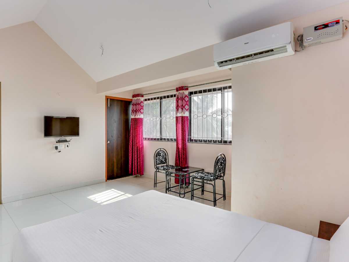 Hotel Sunshine - Tap to explore photos