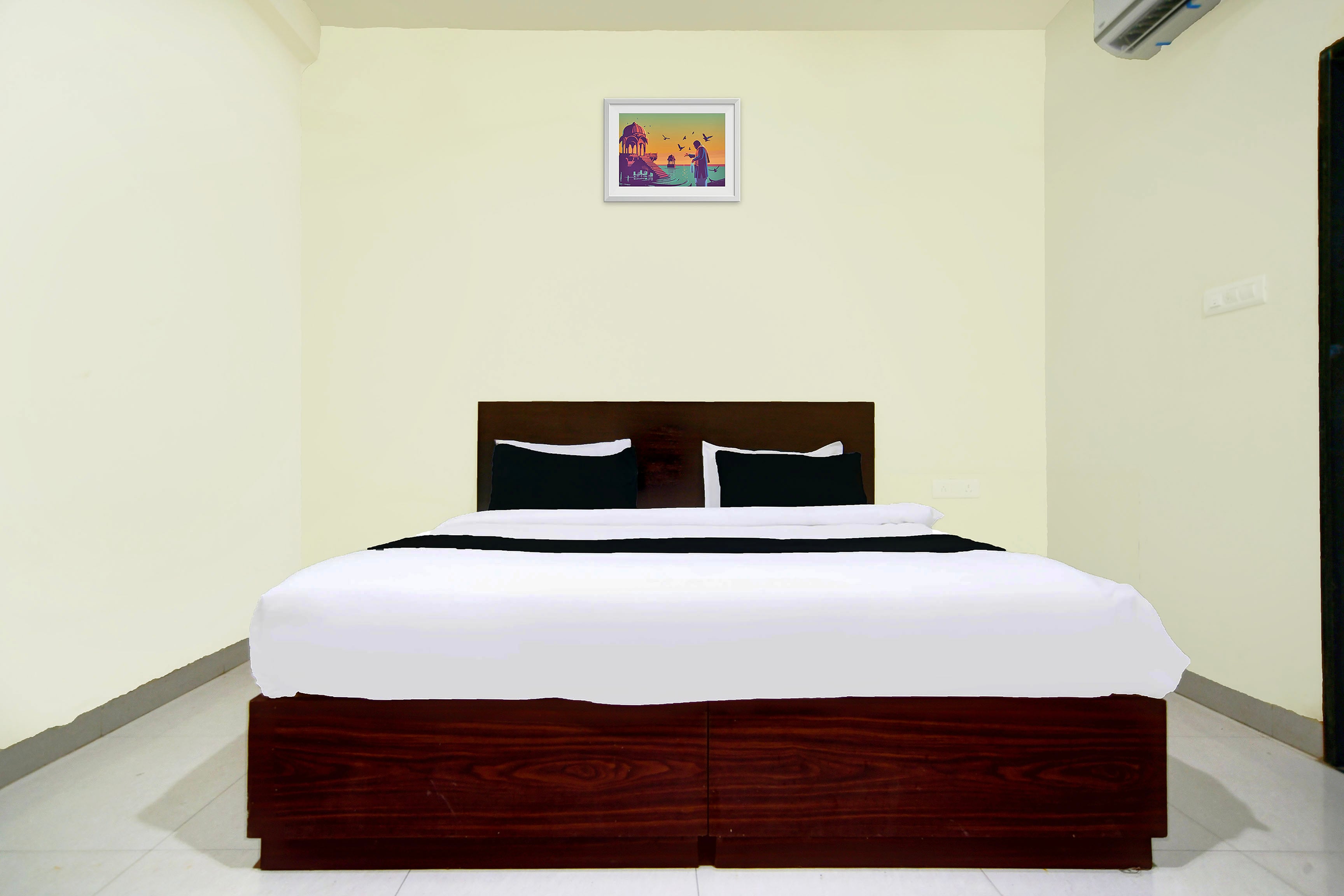 Hotel O Shree - Tap to explore photos