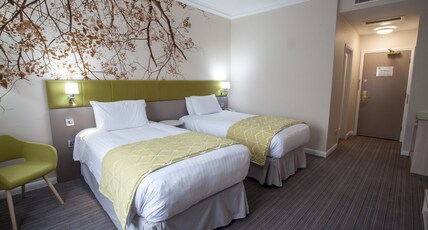Holiday Inn CORBY - KETTERING A43 Room Type - 2 Single Beds Standard Minifridge