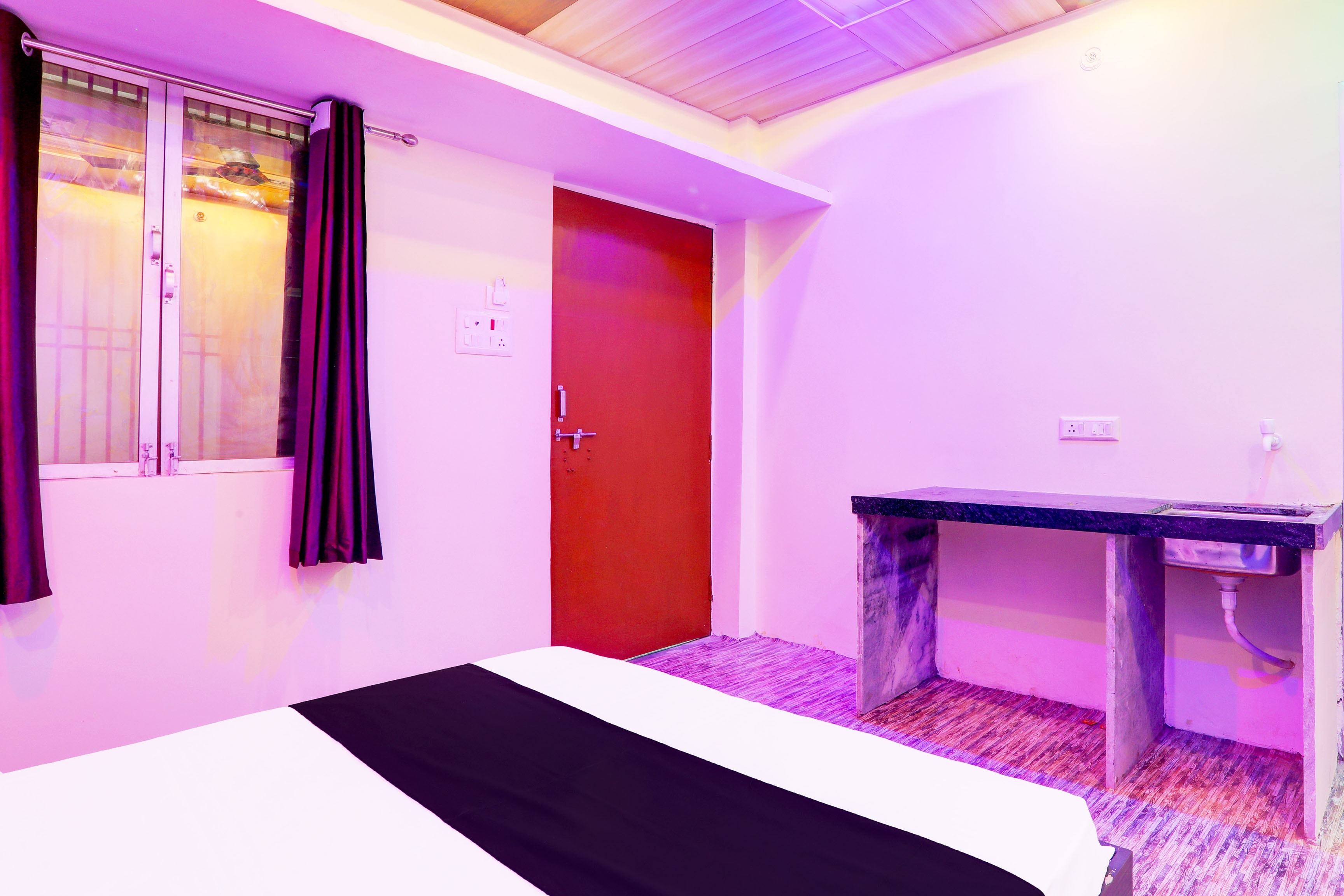 Hotel O SINGH GUEST HOUSE & RESTRO - Tap to explore photos
