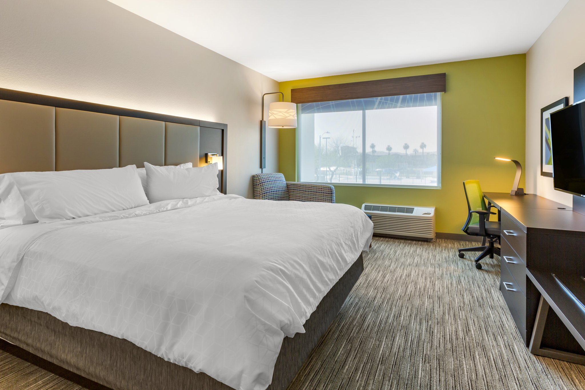 Holiday Inn Express & Suites PHOENIX DWTN - STATE CAPITOL - Tap to explore photos