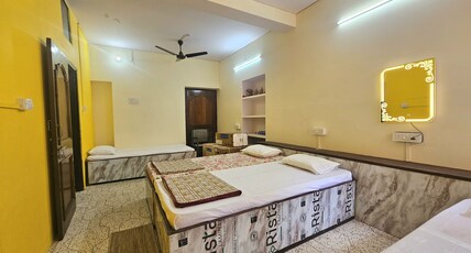 Saraogi Homestays Room Type - Deluxe Family Room