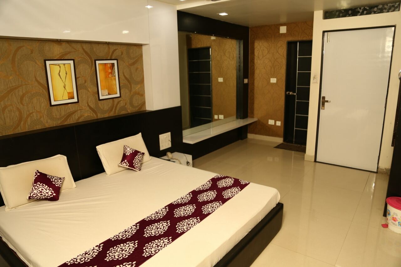 Hotel Sagar Palace - Tap to explore photos