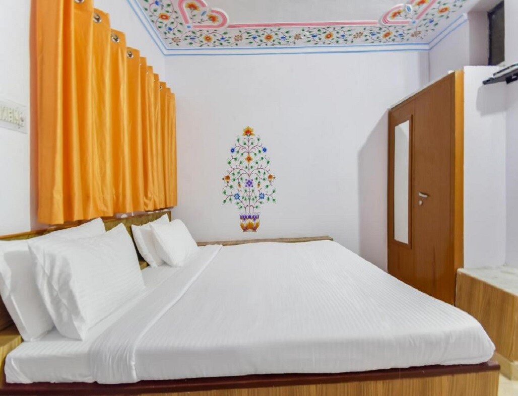 Hotel Star - Tap to explore photos