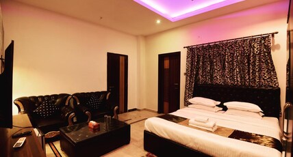 Hayat Stay Inn Room Type - Deluxe Room - AC