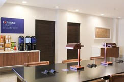 Holiday Inn Express & Suites MARTINSVILLE-BLOOMINGTON AREA