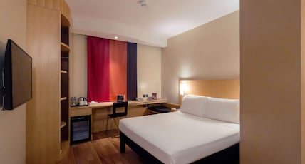 ibis Riyadh Olaya Street Room Type - Room with 1 double bed equipped with the new bedding ibis Riyadh Olaya Street Room Type - Room with 1 double bed equipped with the new bedding